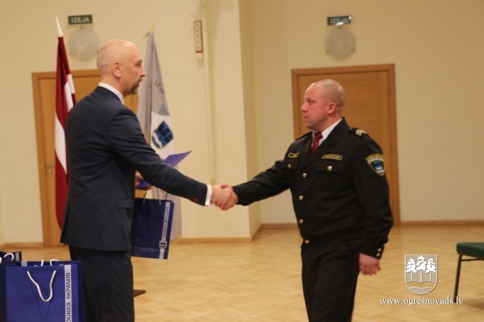 Tiek sveikti pašvaldības policijas darbinieki