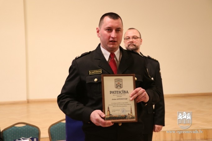 Tiek sveikti pašvaldības policijas darbinieki