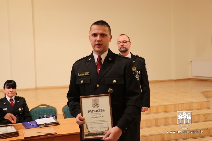 Tiek sveikti pašvaldības policijas darbinieki