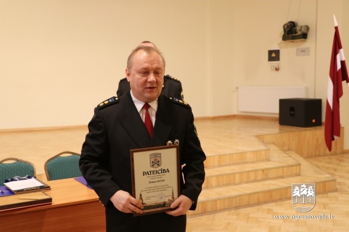 Tiek sveikti pašvaldības policijas darbinieki