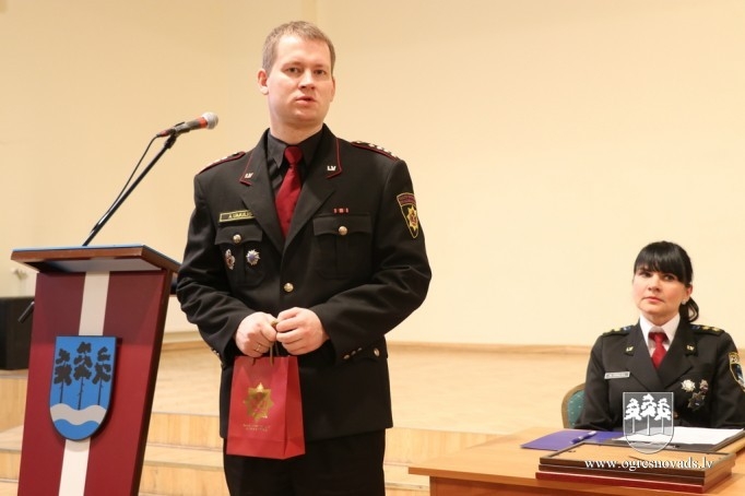 Tiek sveikti pašvaldības policijas darbinieki