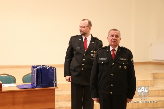 Tiek sveikti pašvaldības policijas darbinieki