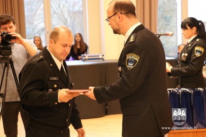 Tiek sveikti pašvaldības policijas darbinieki