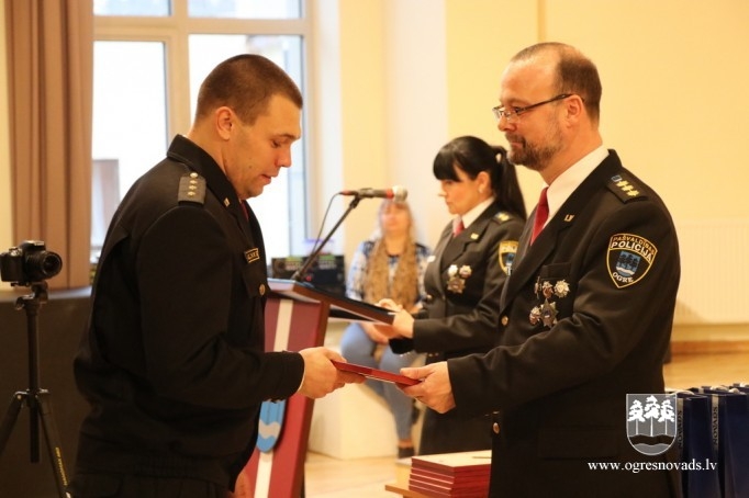 Tiek sveikti pašvaldības policijas darbinieki