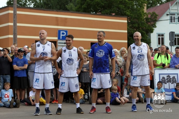 Basketbola spēle "Prezidents pret prezidentu" Ogres pilsētas svētkos