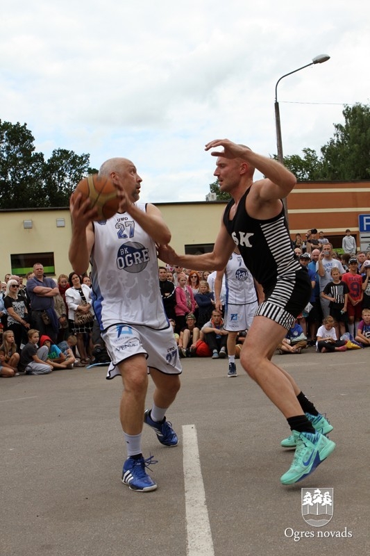 Basketbola spēle "Prezidents pret prezidentu" Ogres pilsētas svētkos