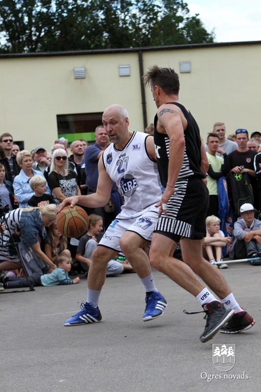 Basketbola spēle "Prezidents pret prezidentu" Ogres pilsētas svētkos
