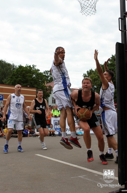 Basketbola spēle "Prezidents pret prezidentu" Ogres pilsētas svētkos