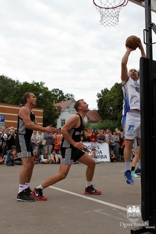 Basketbola spēle "Prezidents pret prezidentu" Ogres pilsētas svētkos