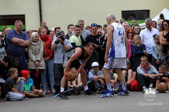Basketbola spēle "Prezidents pret prezidentu" Ogres pilsētas svētkos