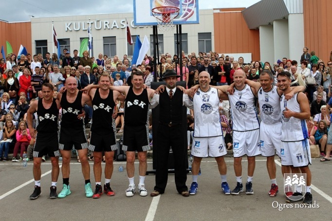 Basketbola spēle "Prezidents pret prezidentu" Ogres pilsētas svētkos