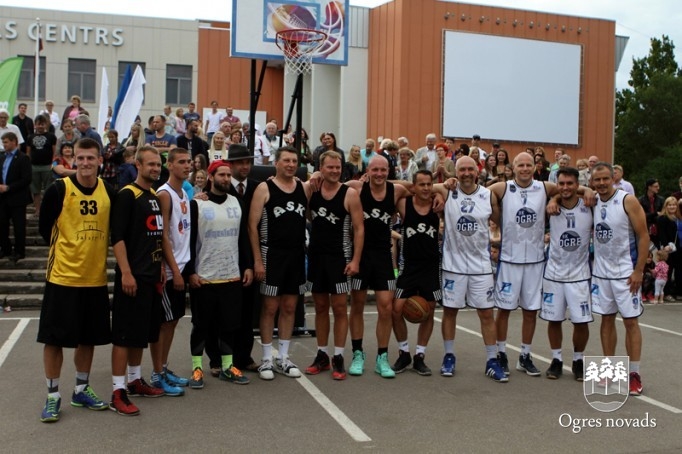 Basketbola spēle "Prezidents pret prezidentu" Ogres pilsētas svētkos