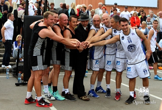 Basketbola spēle "Prezidents pret prezidentu" Ogres pilsētas svētkos