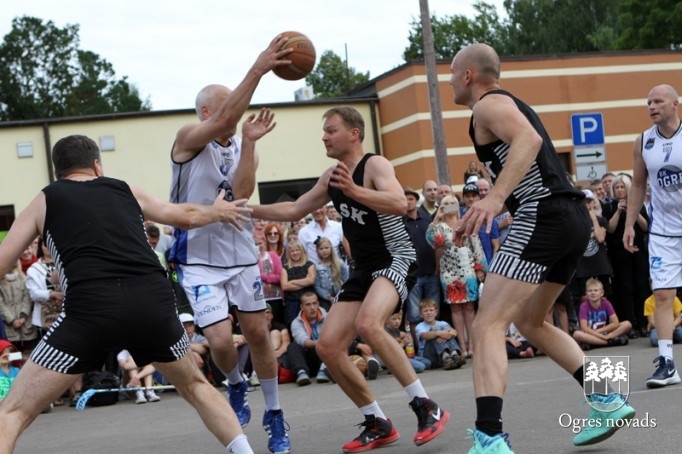 Basketbola spēle "Prezidents pret prezidentu" Ogres pilsētas svētkos