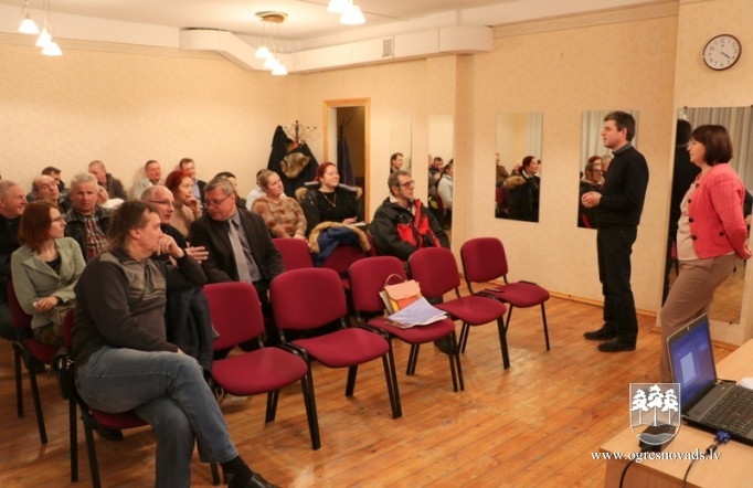 Iedzīvotāji spriež par izbūvei nepieciešamajiem ceļu posmiem