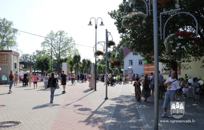 Atklāj jauno Fazer pulksteni pilsētas centrā
