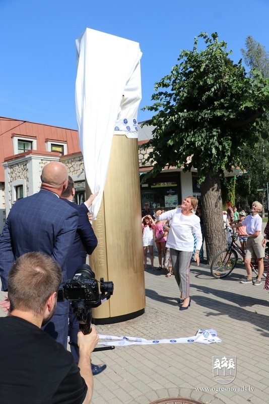 Atklāj jauno Fazer pulksteni pilsētas centrā
