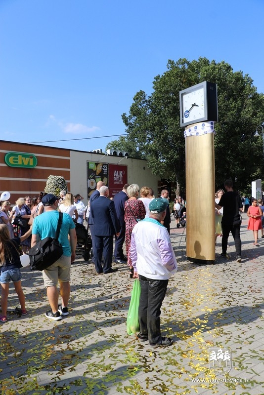 Atklāj jauno Fazer pulksteni pilsētas centrā