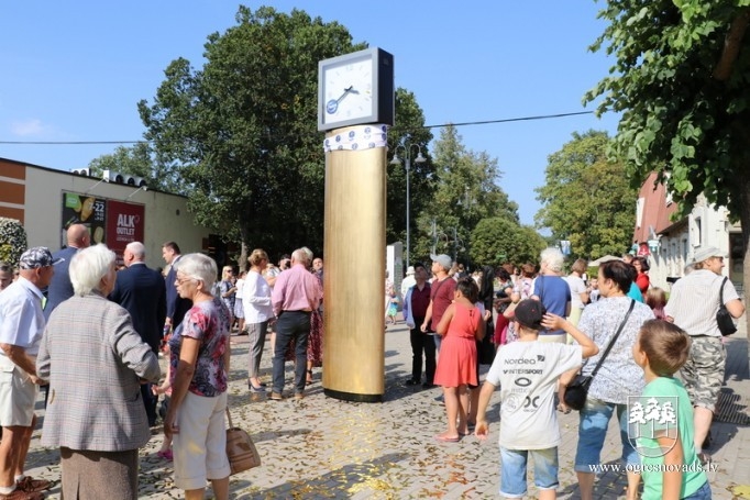 Atklāj jauno Fazer pulksteni pilsētas centrā