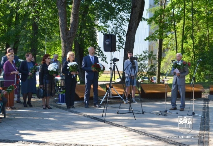 Ogrē piemin komunistiskā genocīda upurus