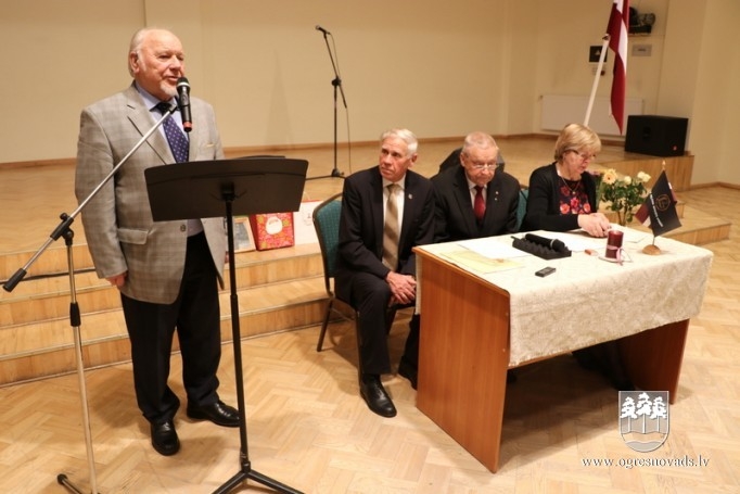 Ogres politiski represēto klubu arī turpmāk vadīs Ivars Kaļķis