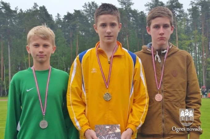 Lastiņš, Sūna un Veinbergs uzvar Valmierā