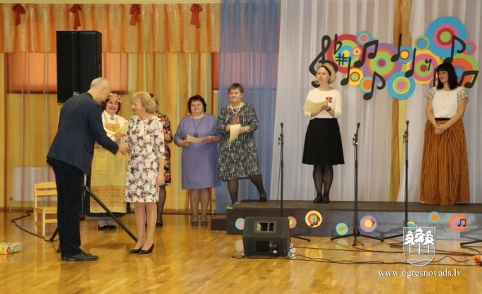 Bērni sadziedas pirmsskolas izglītības iestādē “Riekstiņš”