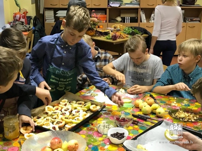 Ogres sākumskolas 5.b klase RIMI “Gardēžu klases” pusfinālā