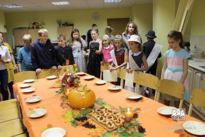 Ogres sākumskolas 5.b klase RIMI “Gardēžu klases” pusfinālā