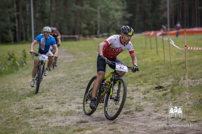 Ar ļoti kuplu dalībnieku skaitu aizvadīts Ikšķiles MTB velobrauciens