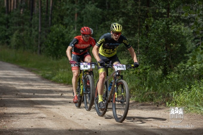 Ar ļoti kuplu dalībnieku skaitu aizvadīts Ikšķiles MTB velobrauciens