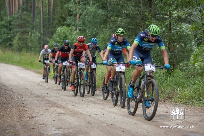 Ar ļoti kuplu dalībnieku skaitu aizvadīts Ikšķiles MTB velobrauciens