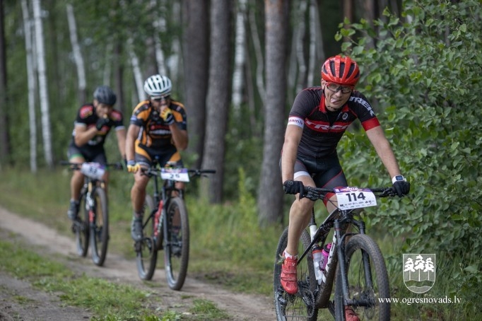 Ar ļoti kuplu dalībnieku skaitu aizvadīts Ikšķiles MTB velobrauciens