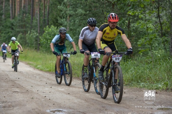 Ar ļoti kuplu dalībnieku skaitu aizvadīts Ikšķiles MTB velobrauciens