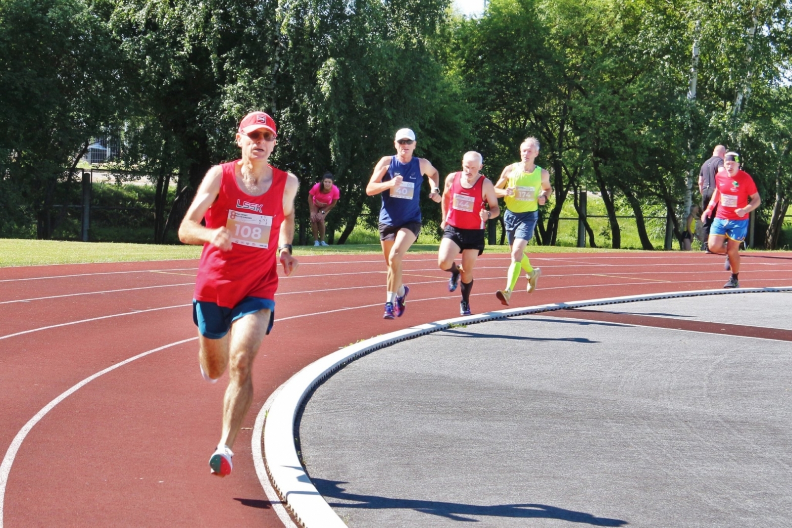 Robertam Ivzānam K55+ grupā divas bronzas medaļas: 400 m sprintā (1:14,62 min.) un 800 m skrējienā (2:46,93 min.). 