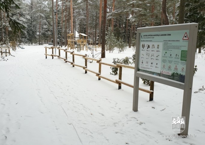 Labiekārtots aktīvās atpūtas un rotaļu laukums Vidus prospektā 25