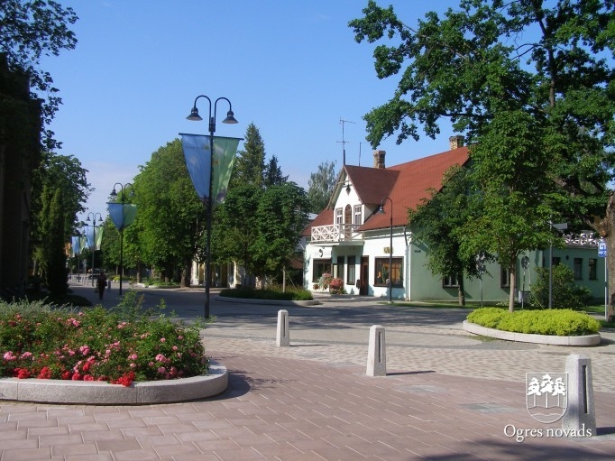Rozes Brīvības ielā