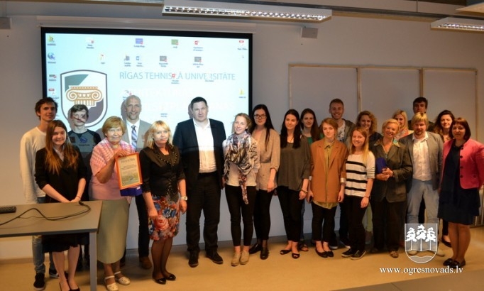 Skvēra "Pie zelta liepas" labiekārtošanā iesaistās RTU studenti