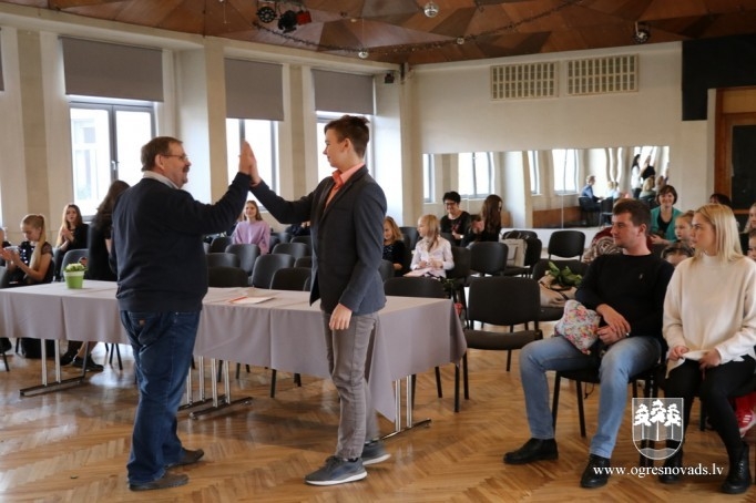 Starpnovadu skatuves runas konkursā piedalās 67 skolēni