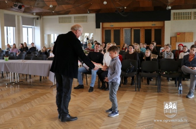 Starpnovadu skatuves runas konkursā piedalās 67 skolēni