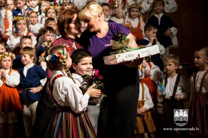 Bērnu deju kolektīvi priecē koncertā Madlienas Kultūras namā