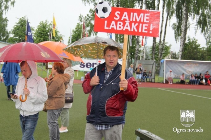 Dienas centrs  „Saime” piedalās minifutbola turnīrā „Seni cup”