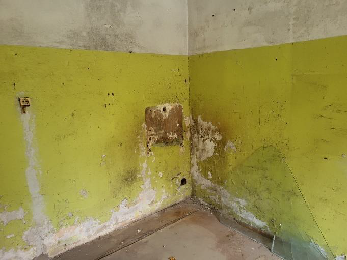 Sakaru nodaļa Rembate-nolupis apmetums, zaļas ar baltu sienas