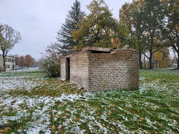 Sakaru nodaļas Rembate šķūnis - vienstāvu balta ķieģeļu ēka