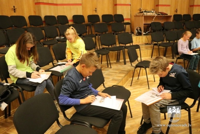 Novada skolēni piedalās konkursā “Esam droši uz ielas”