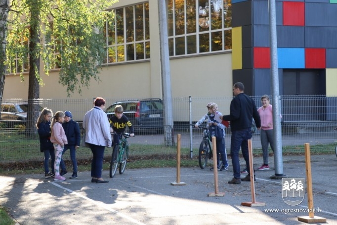 Novada skolēni piedalās konkursā “Esam droši uz ielas”