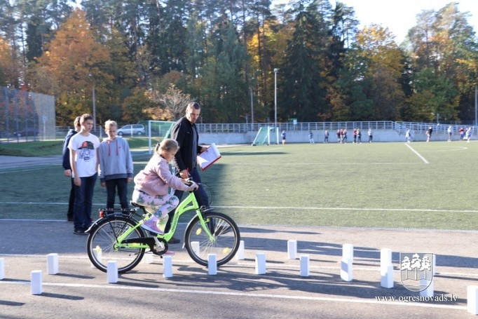 Novada skolēni piedalās konkursā “Esam droši uz ielas”