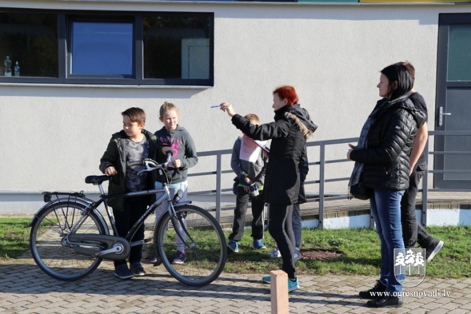 Novada skolēni piedalās konkursā “Esam droši uz ielas”