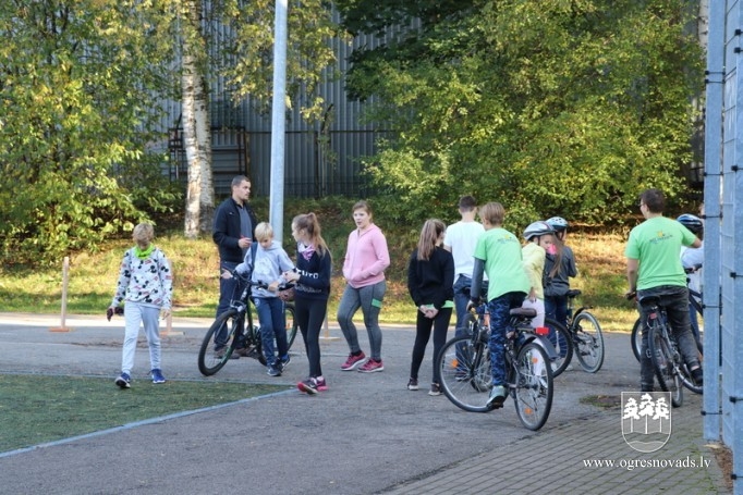 Novada skolēni piedalās konkursā “Esam droši uz ielas”