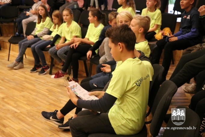 Novada skolēni piedalās konkursā “Esam droši uz ielas”